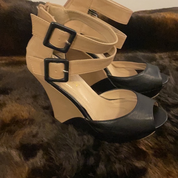 Sexy Black and nude / beige wedged heels - Picture 3 of 3